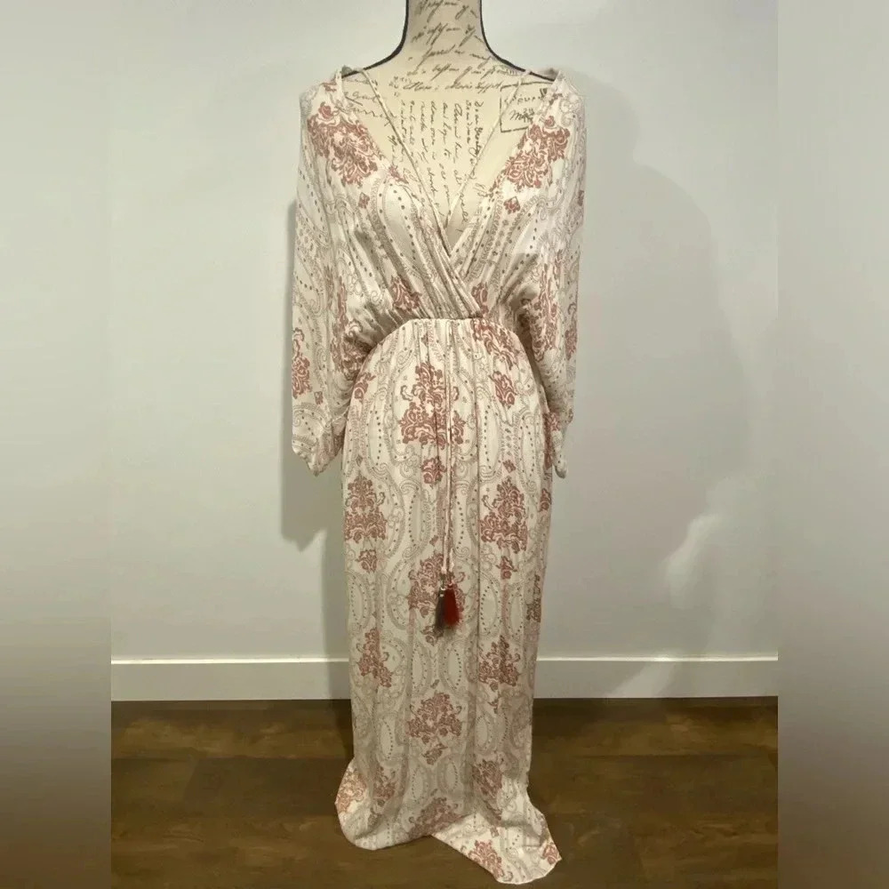 SAGE Floral Bohemian Paisley Maxi Dress. Size Medium. White Floral